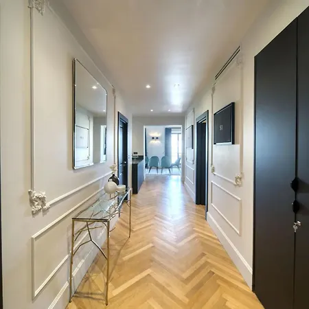 Charming In Heart Of Apartment